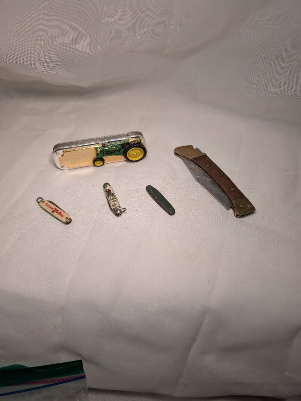 Group 5 Pocket Knives Knife -John Deere Lockback Mountie Calvert Whiskies + 1